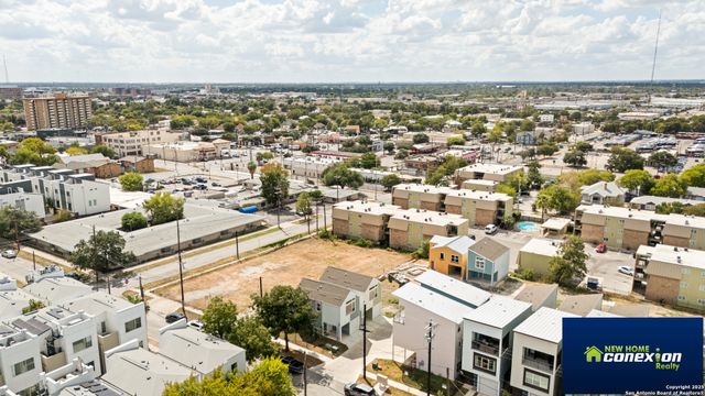 310 W Evergreen St #111, San Antonio, TX 78212