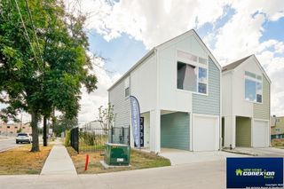 310 W Evergreen St #111, San Antonio, TX 78212