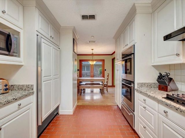 2810 Colonial Drive, Nacogdoches, TX 75965