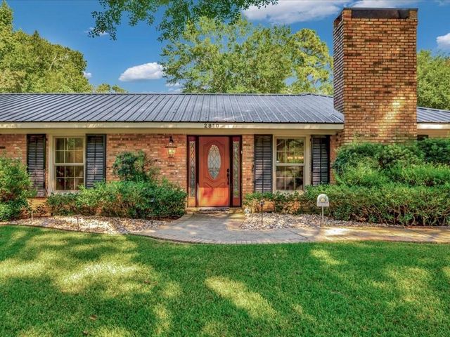2810 Colonial Drive, Nacogdoches, TX 75965