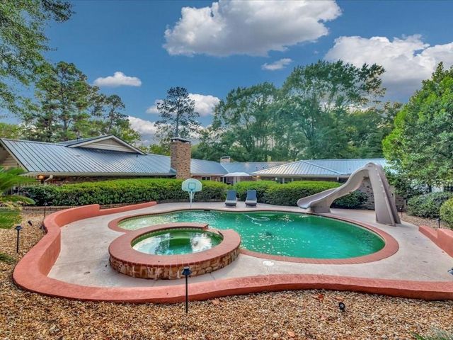 2810 Colonial Drive, Nacogdoches, TX 75965