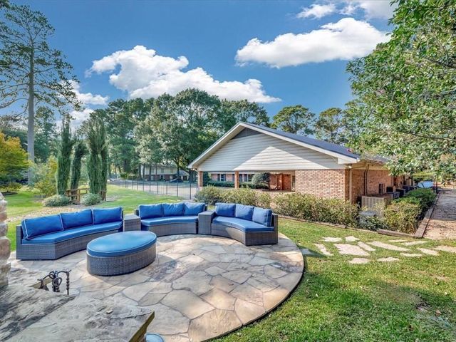 2810 Colonial Drive, Nacogdoches, TX 75965