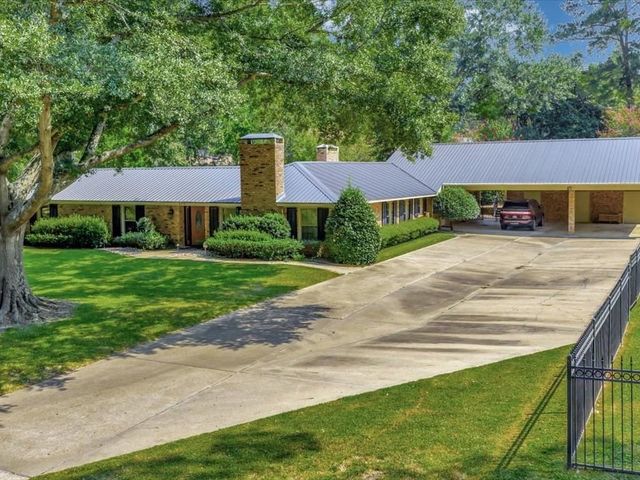 2810 Colonial Drive, Nacogdoches, TX 75965