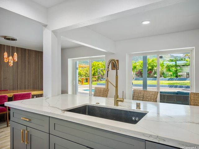 6815 Niumalu Loop, Honolulu, HI 96825