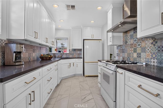 5938 Simpson Ave, Valley Village, CA 91607