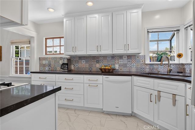 5938 Simpson Ave, Valley Village, CA 91607