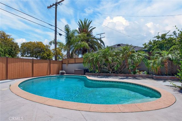 5938 Simpson Ave, Valley Village, CA 91607