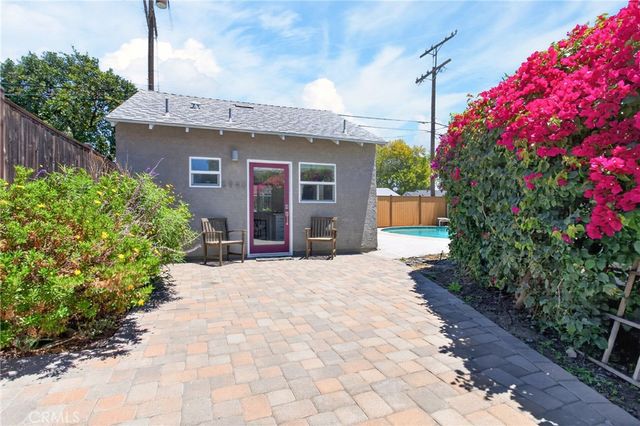5938 Simpson Ave, Valley Village, CA 91607