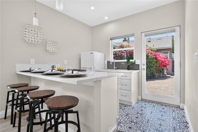 5938 Simpson Ave, Valley Village, CA 91607