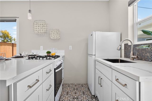 5938 Simpson Ave, Valley Village, CA 91607