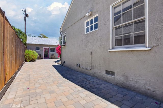 5938 Simpson Ave, Valley Village, CA 91607