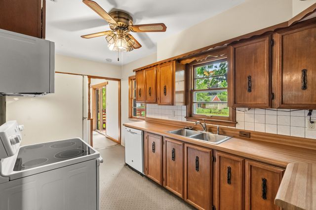 1725 Grand Avenue, West Des Moines, IA 50265