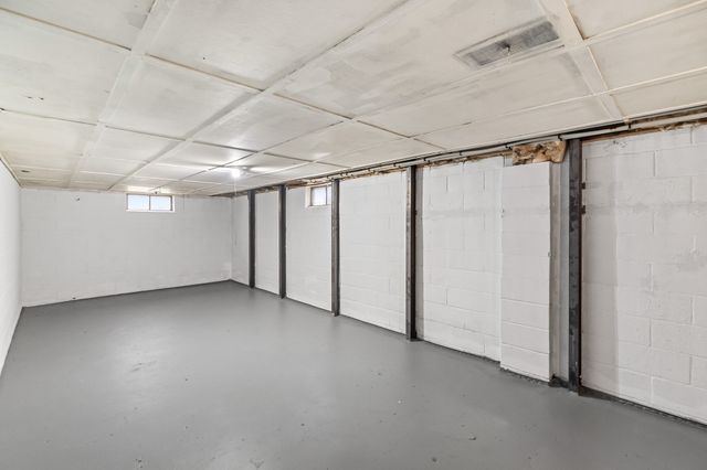 1725 Grand Avenue, West Des Moines, IA 50265