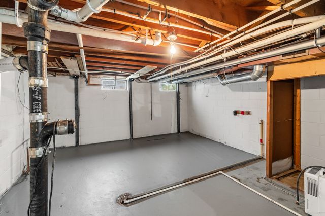 1725 Grand Avenue, West Des Moines, IA 50265