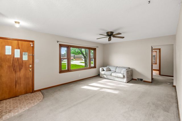 1725 Grand Avenue, West Des Moines, IA 50265