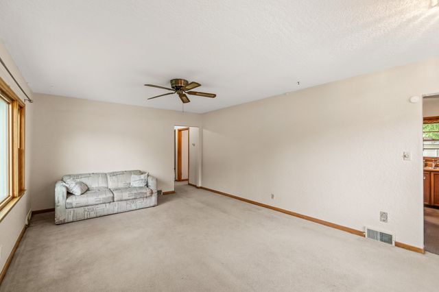1725 Grand Avenue, West Des Moines, IA 50265