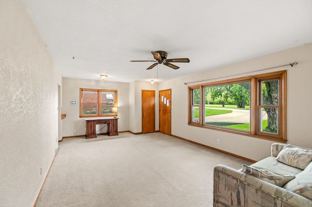 1725 Grand Avenue, West Des Moines, IA 50265