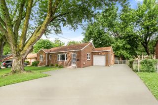 1725 Grand Avenue, West Des Moines, IA 50265