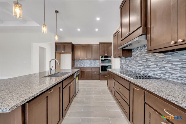 1585 Private Road 2771, Mico, TX 78056