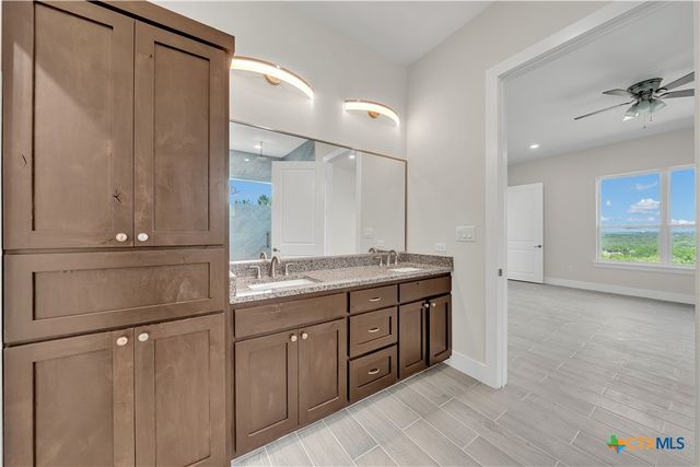 1585 Private Road 2771, Mico, TX 78056