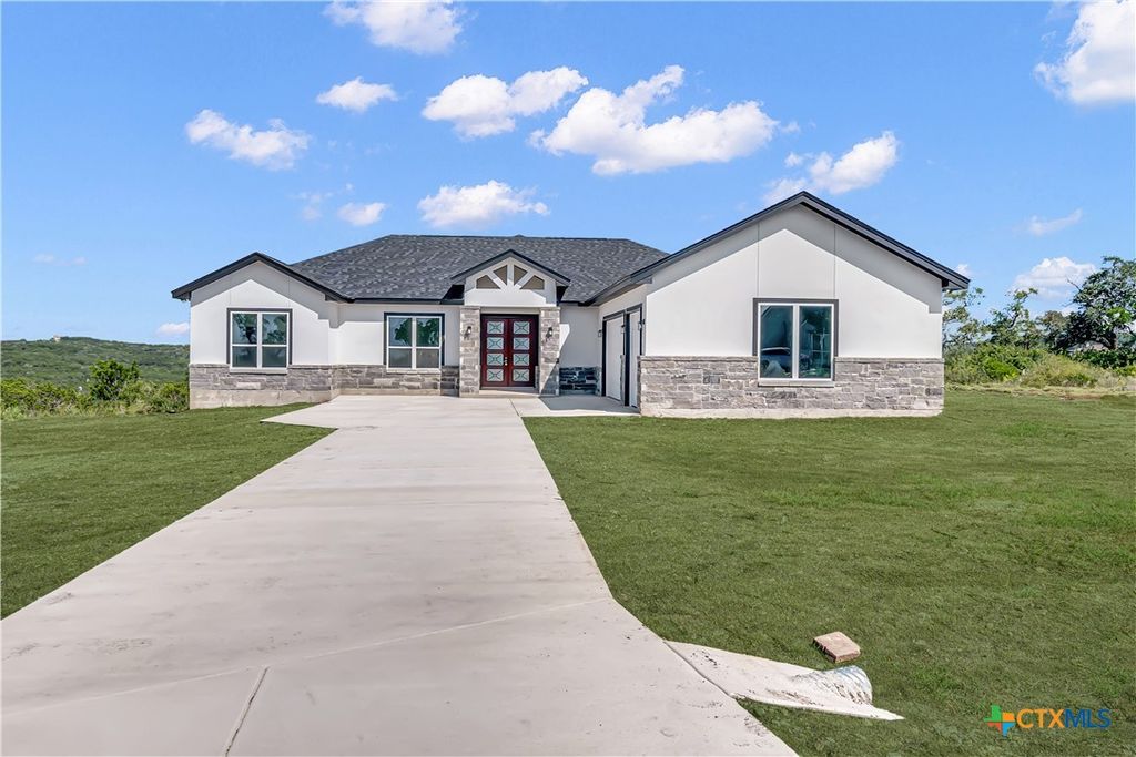 1585 Private Road 2771, Mico, TX 78056