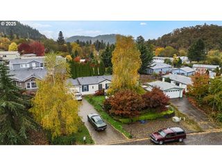 187 OCTOBER Dr, Myrtle Creek, OR 97457