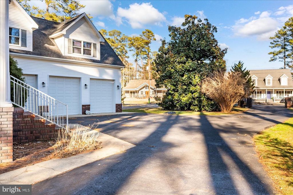 Image 137 of property listing at 10135 WATERVIEW DR, Ocean City, MD 21842
