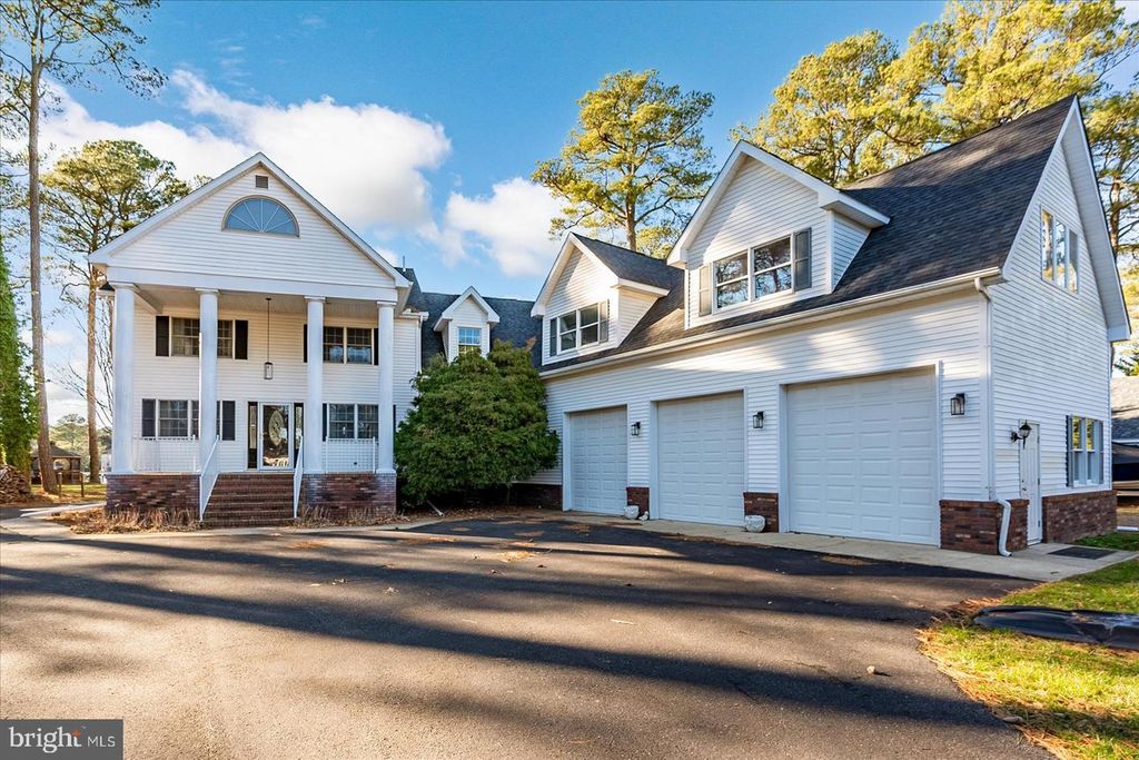 Image 5 of property listing at 10135 WATERVIEW DR, Ocean City, MD 21842