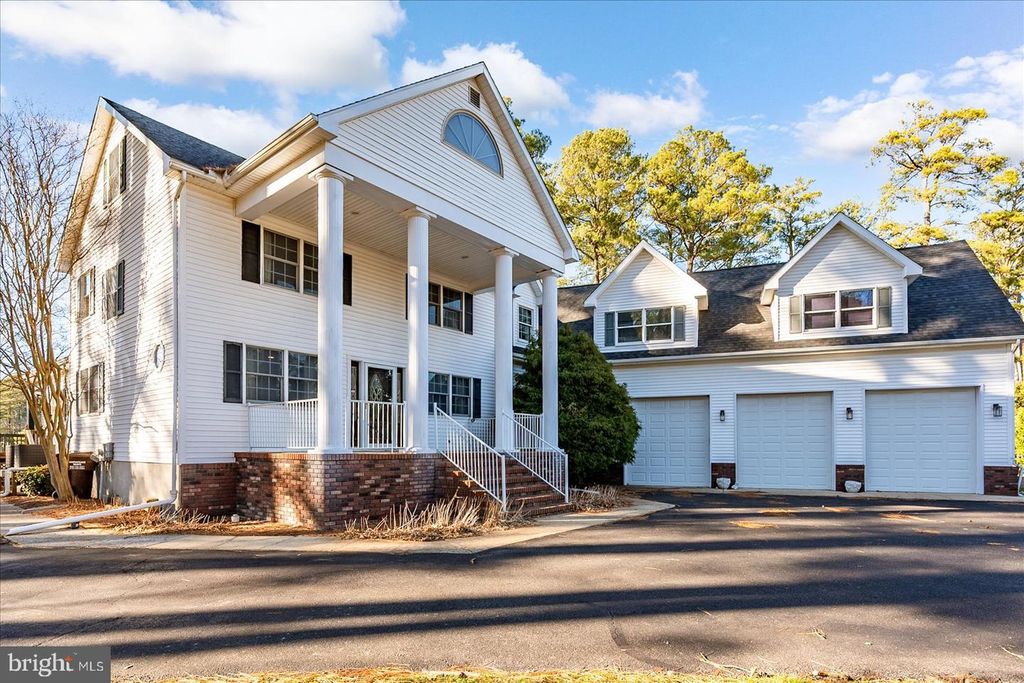 Image 6 of property listing at 10135 WATERVIEW DR, Ocean City, MD 21842