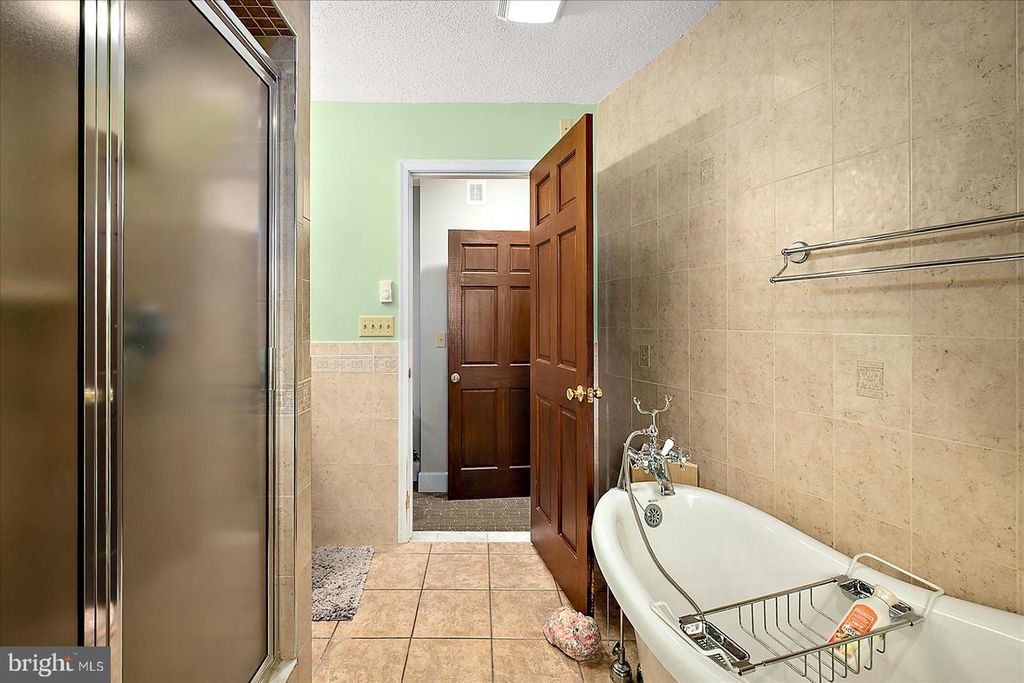 Image 78 of property listing at 10135 WATERVIEW DR, Ocean City, MD 21842