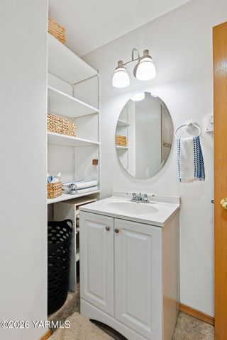 101 N 86th Ave, Yakima, WA 98908