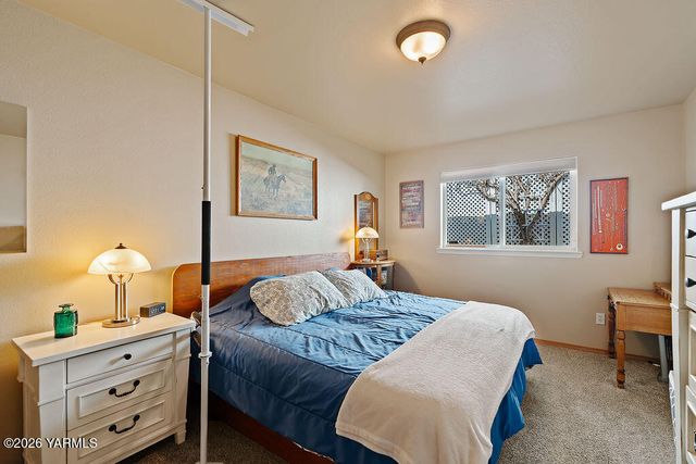 101 N 86th Ave, Yakima, WA 98908