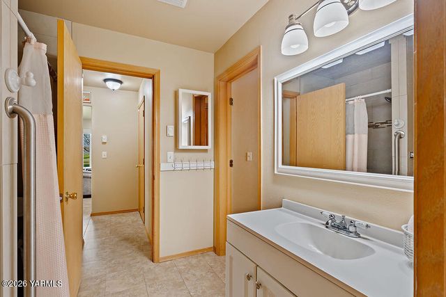 101 N 86th Ave, Yakima, WA 98908