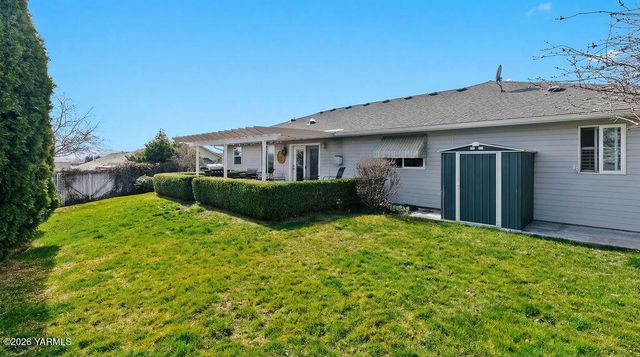 101 N 86th Ave, Yakima, WA 98908