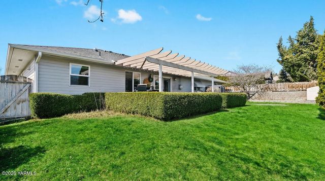 101 N 86th Ave, Yakima, WA 98908
