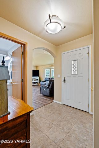 101 N 86th Ave, Yakima, WA 98908