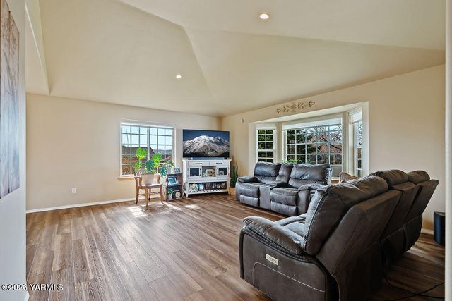 101 N 86th Ave, Yakima, WA 98908