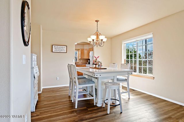 101 N 86th Ave, Yakima, WA 98908