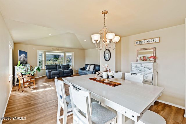 101 N 86th Ave, Yakima, WA 98908