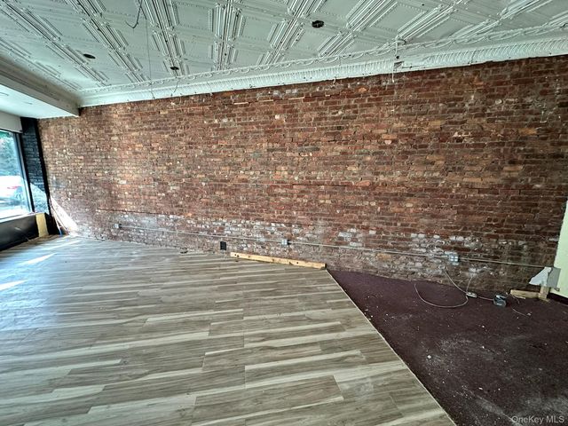 44-29 Douglaston Parkway, Douglaston, NY 11363