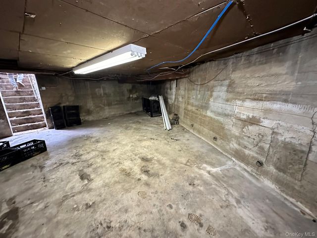 44-29 Douglaston Parkway, Douglaston, NY 11363