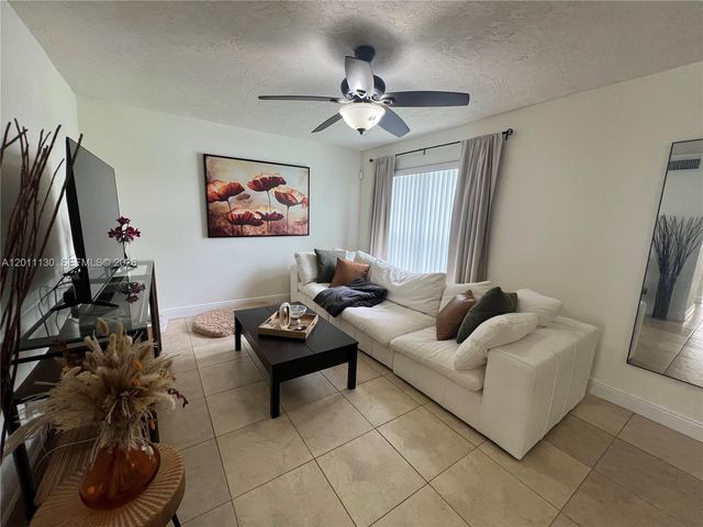 19372 SW 103rd Ct B, Cutler Bay, FL 33157