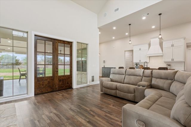 124 Big Catch Lane, Robinson, TX 76706