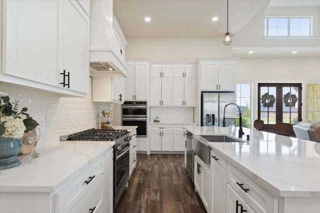 124 Big Catch Lane, Robinson, TX 76706