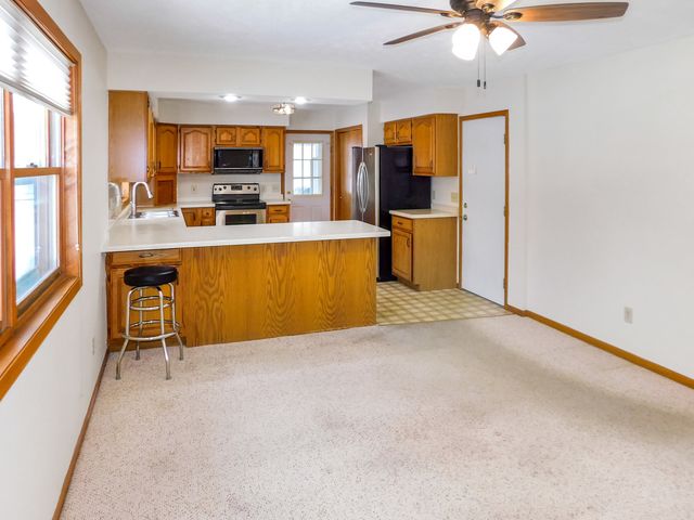 755 Loomis Drive, Rockton, IL 61072