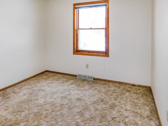 755 Loomis Drive, Rockton, IL 61072