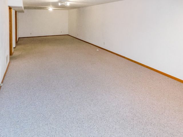 755 Loomis Drive, Rockton, IL 61072