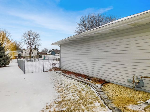 755 Loomis Drive, Rockton, IL 61072