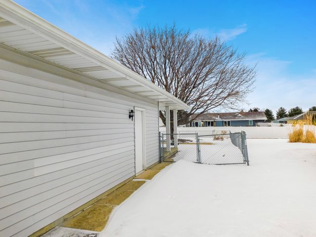 755 Loomis Drive, Rockton, IL 61072