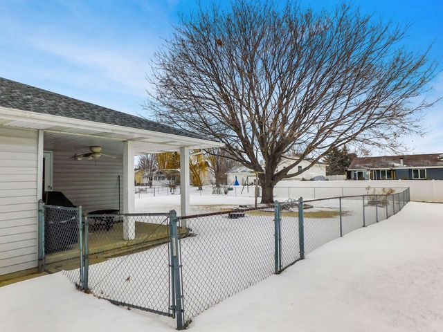 755 Loomis Drive, Rockton, IL 61072